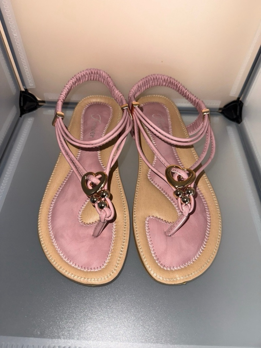 Women's Heart Shaped Pendant Blush Sandals Size 5 New - Picture 2 of 7